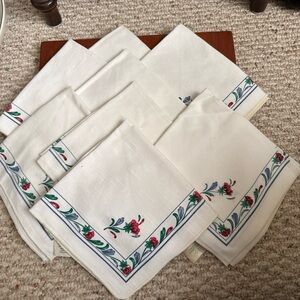 Lenox Poppies On Blue Set of 8 Napkins Vintage Unused.
